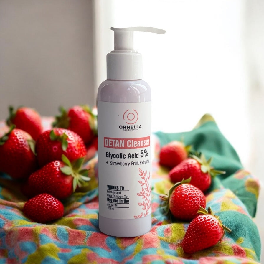 5% GLYCOLIC ACID + STRAWBERRY FRUIT EXTRACTS CLEANSER (120 ml)